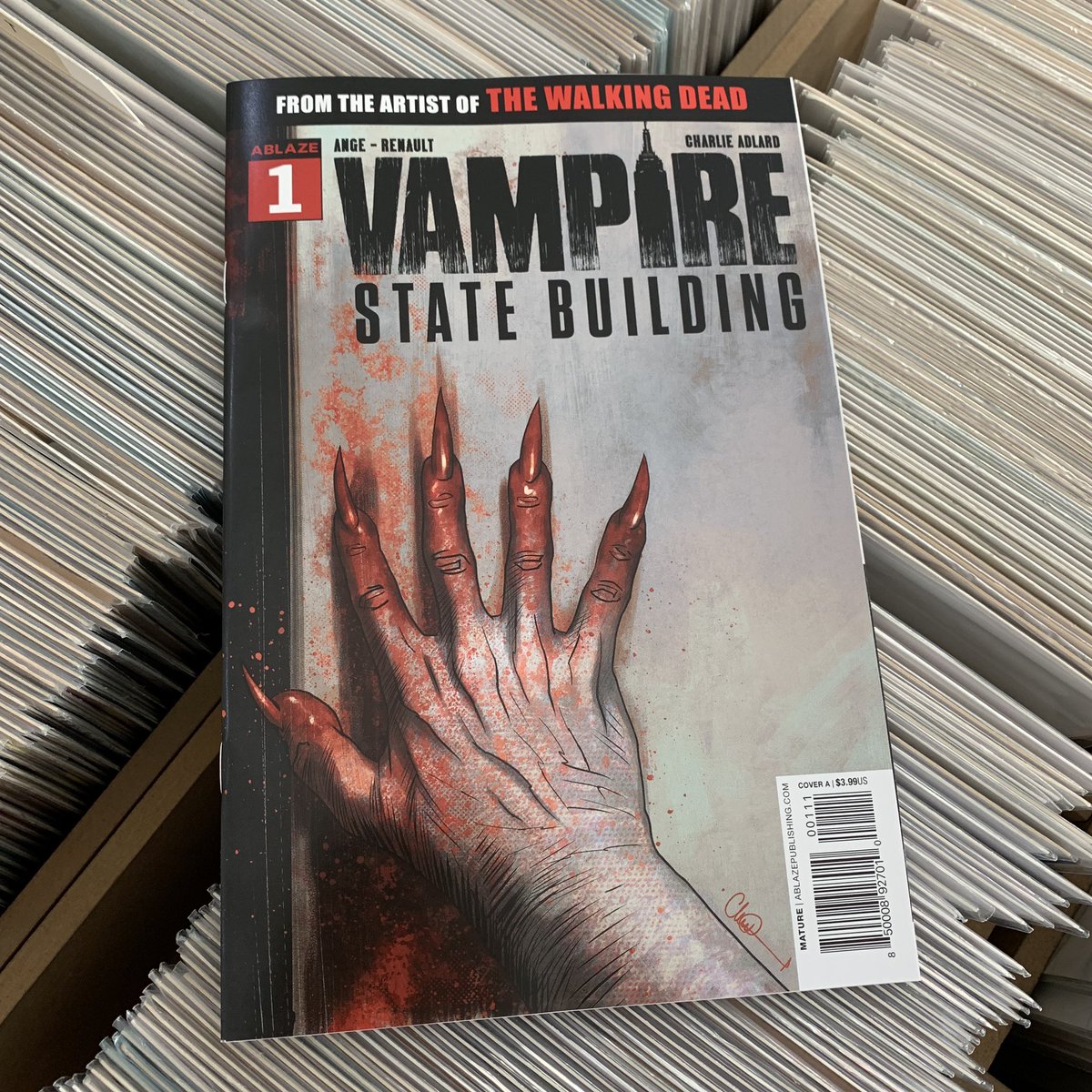 radar_comics's tweet photo. En la tienda y en la web: Vampire State Building #1 (Ablaze, 2019)
https://t.co/l41KO9ILAZ
#RadarComics #Malasaña #VampireStateBuilding #Ange #PatrickRenault #CharlieAdlard #Ablaze https://t.co/h7mZbSSQ8L