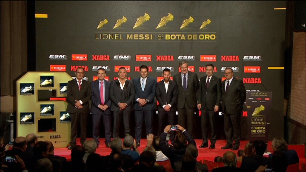 esport3's tweet photo. @FrancescLatorre @xlemus @AlexCorretja74 ⚽S'acaba la Gala de la #BotadOr on Leo Messi ha rebut el guardó per sisena vegada

🎙@FrancescLatorre i @xlemus 

📺@esport3
💻https://t.co/nCFyBKJxOA
📱App E3

👉https://t.co/pKaFOAgxE5 https://t.co/BBS1pLZ0Pg