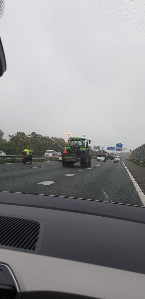 karinaelzinga's tweet photo. Lekker druk op de weg richting Leiden #boereninactie https://t.co/ghTDCBcQ1e