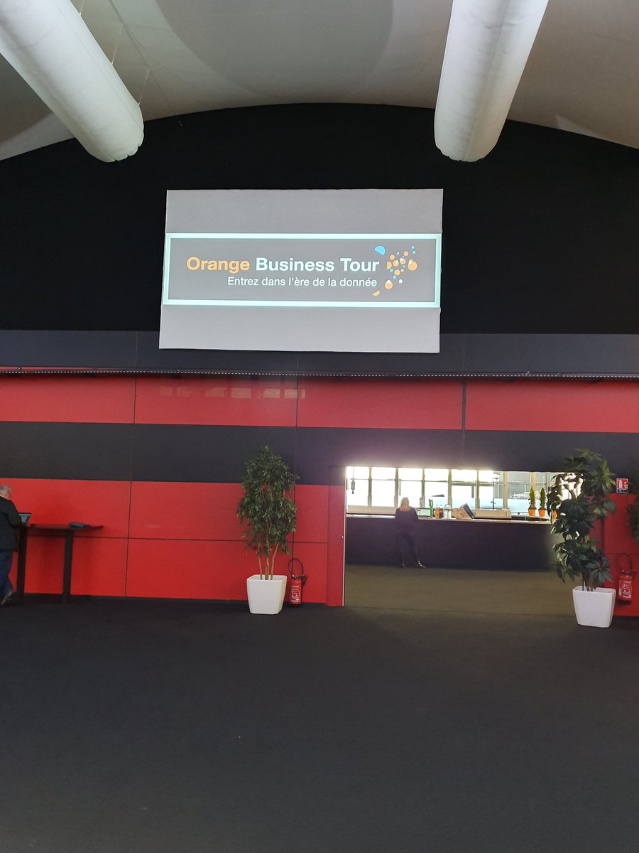 L Orange Buisness Tour se prépare à Lyon....#OBTOUR @amb_digit <a href="/ludivinedealba/">Ludivine de Alba</a> <a href="/Orange_Future/">Hello Future</a> <a href="/hellolab/">Hello Lab</a> <a href="/serge_haudebert/">Haudebert Serge</a>