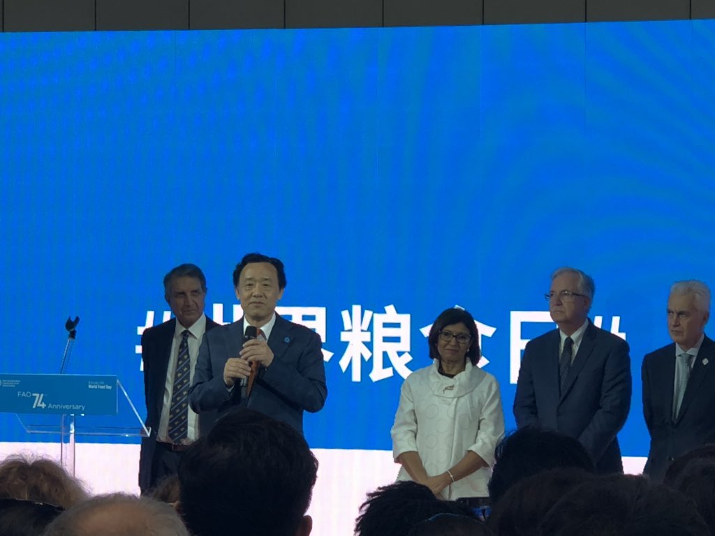 Director-General inauguration address of the exhibit "The market for a Zero Hunger world" #WorldFoodDay #ZeroHunger <a href="/IFAD/">International Fund for Agricultural Development</a> <a href="/LufingoMwams/">Lufingo Witson Mwamakamba</a> <a href="/lmsibanda/">Lindiwe Majele Sibanda</a> <a href="/SimonLeiva7/">Simon Leiva</a> <a href="/WFP/">World Food Programme</a> <a href="/TheoDJager/">Theo de Jager</a> <a href="/FAO/">Food and Agriculture Organization</a> <a href="/worldfarmers/">World Farmers</a>