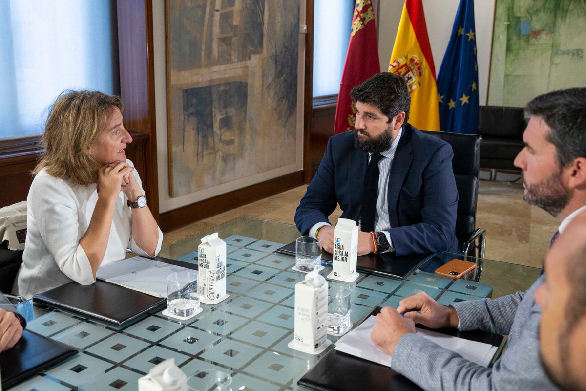 Hoy la ministra <a href="/mitecogob/">Transición Ecológica y Reto Demográfico</a> en funciones, <a href="/Teresaribera/">Teresa Ribera</a>, está en la #RegióndeMurcia para conocer el estado del Mar Menor. Estoy seguro de que ha comprendido la importancia de la implicación del Gobierno central en su recuperación y que, a partir de ahora, trabajaremos de la mano.