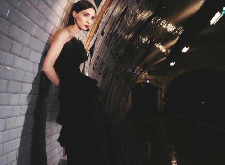 Q_themagazine's tweet photo. More than 50 years ago, #hubertdegivenchy invented the #perfume L'Interdit, dedicated to his muse #AudreyHepburn. No one was allowed to spray her personal #fragrance. Now, the "forbidden" #scent is legal and a symbol for seduction
#qualitymagazine #rooneymara @ParfumsGivenchy https://t.co/Jd8rcMuecq