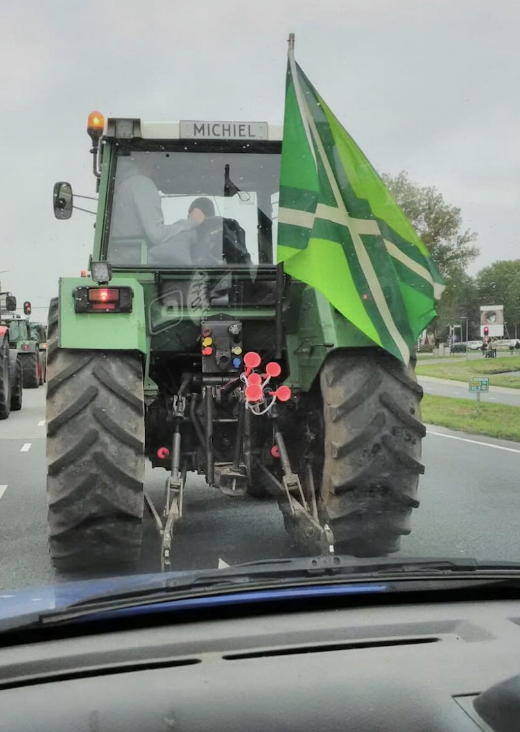 cucumbertime's tweet image. Michiel is er ook bij #boerenprotest Zet hem op #boereninactie en allen dank voor deze prachtige escorte💪🏻#FarmersDefenceForce