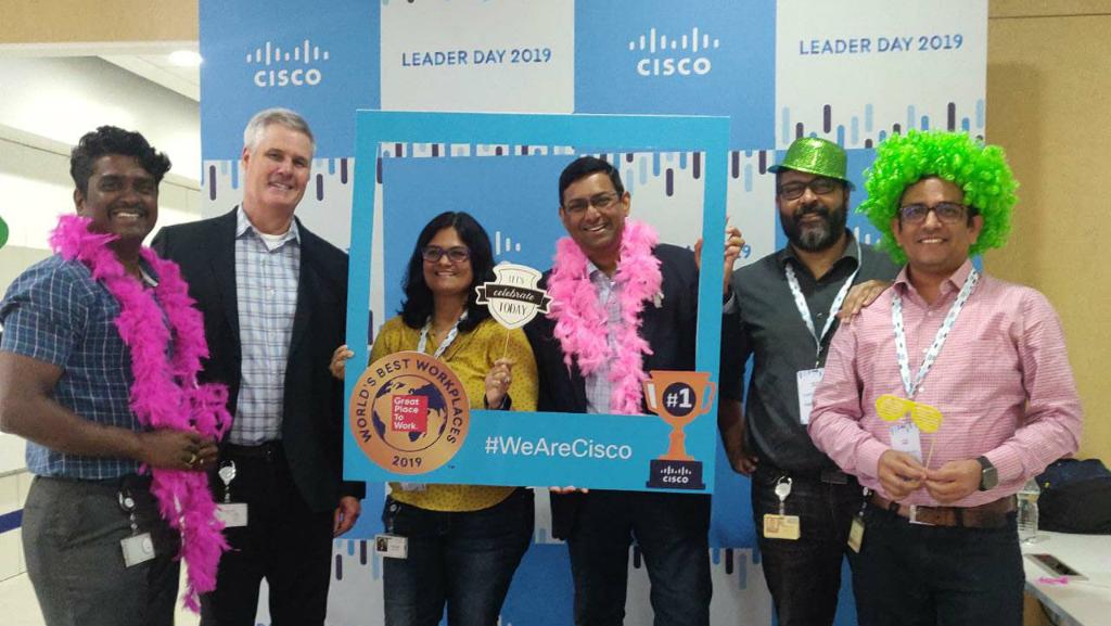 WeAreCisco's tweet photo. Happy #NationalBossDay 🎉 

boss
/bôs/
INFORMAL
noun
a person in charge of a worker or organization.

but it also means: 
excellent; outstanding.

At Cisco, our leaders exemplify both definitions today on #BossesDay and everyday of the year! https://t.co/roiOydwREs