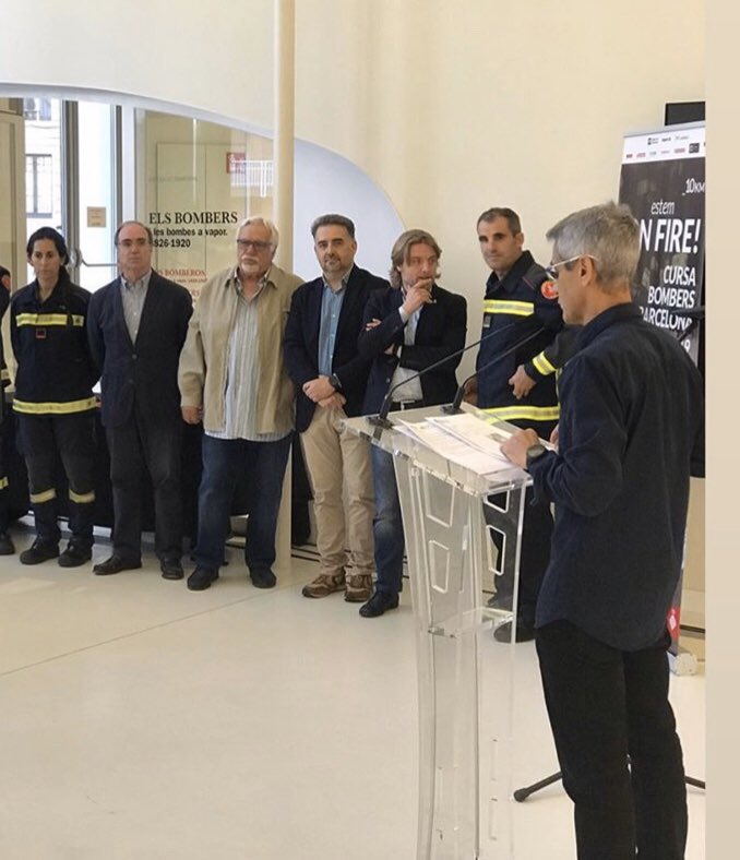 Arcadi42's tweet photo. Un plaer conduir la presentació de la @cursadebombers #estemONFIRE https://t.co/bfSNSNgpvm