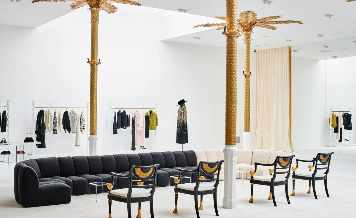 nooktwelve's tweet photo. The newly opened Darial store in Barcelona’s Eixample neighbourhood boasts a carefully curated edit of fashion, furniture, art and books surrounded by gold palm trees and art deco glamour. #darial #barcelona #eixample #store #glamour #fashion #design #gold https://t.co/X4RSOPWOZK