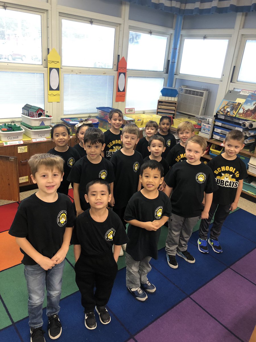 16Clifton's tweet photo. Happy School 16 day! We love when our students show School 16 spirit and pride! @CliftonSchools #cliftonconnects https://t.co/ewQtYdorxm