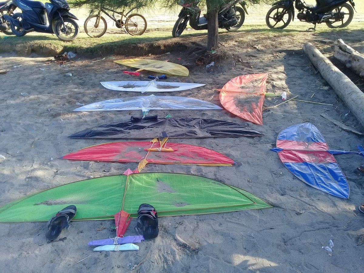 SIsaBT1's tweet photo. Layang layangan, memang iya. Begitu juga dengan, orang orangan!
#Aceh
#Bluka Teubai
#Syukri Isa Bluka Teubai https://t.co/IHVZxPkkGm