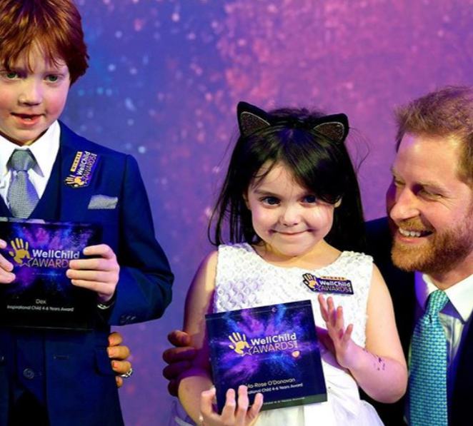 Plaid_Harry's tweet photo. Last night, Meghan and I attended the annual #WellChildAwards in London. WellChild aims to ensure every child and young person living with serious health needs has the best chance to thrive.

Such an awesome time sharing my story about last years event and how it touched me. https://t.co/57zMluvLOd