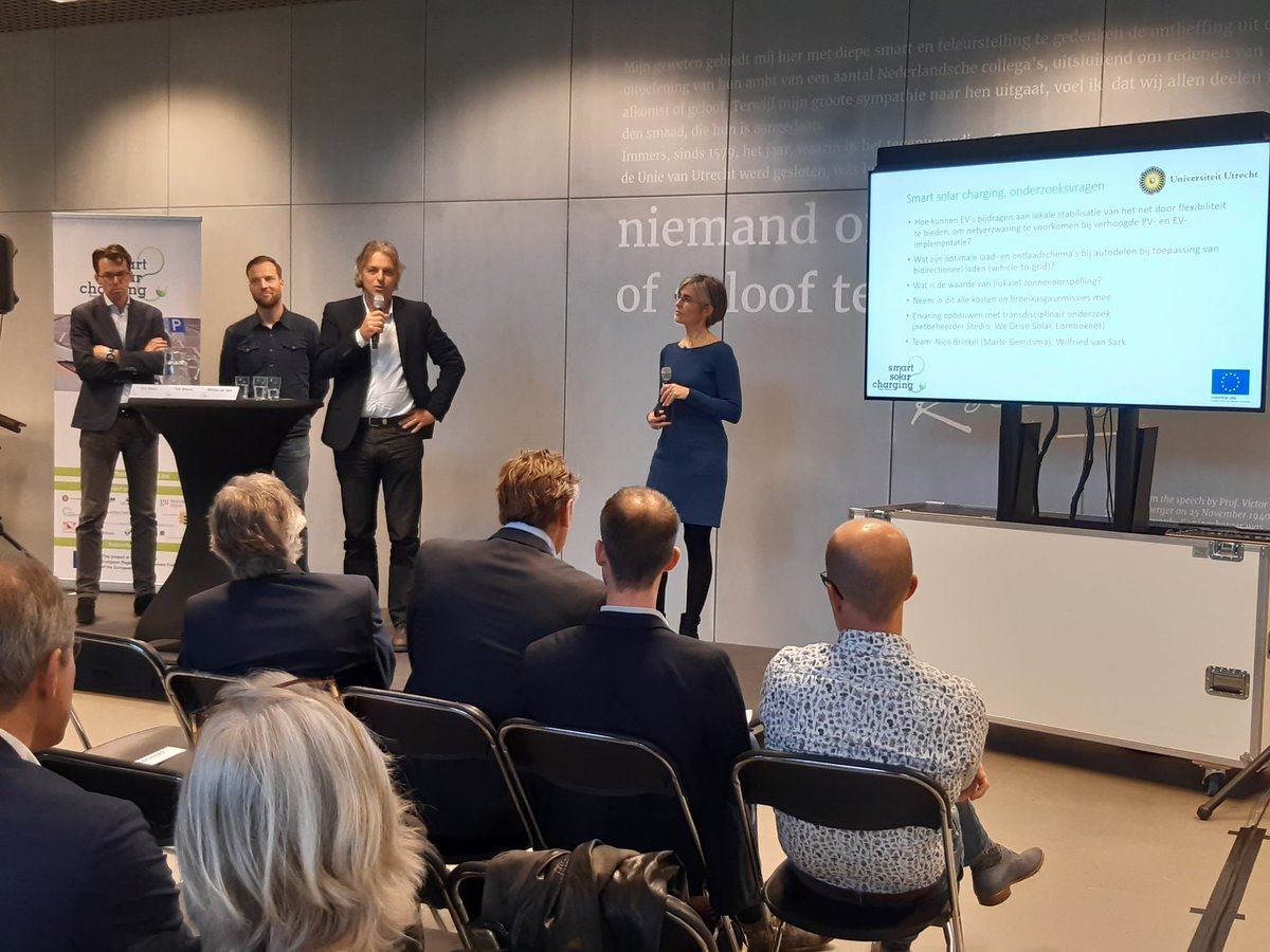UUGeo's tweet photo. Hoe kunnen elektrische voertuigen bijdragen aan lokale stabilisatie vh elektriciteitsnet? Wat is de waarde van zonnevoorspelling? @WilfriedvanSark is als onderzoeker betrokken bij #SmartSolarCharging
'Hier kunnen we transdisciplinair onderzoek goed toepassen, erg leuk.' @usi_nl https://t.co/P1oQ7qIGHv
