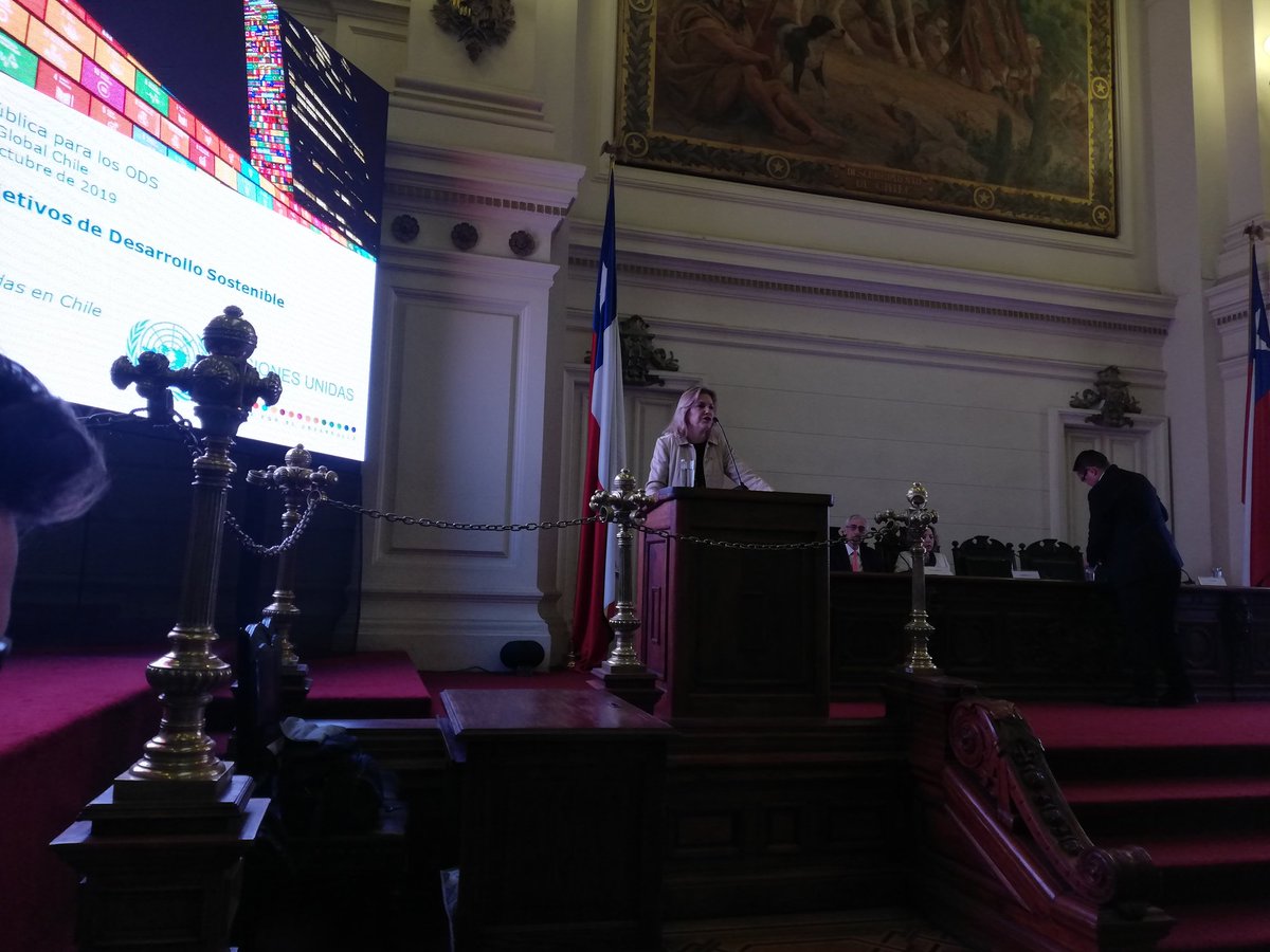 Presenta Silvia Rucks, Coordinadora Residente del Sistema de Naciones Unidas en Chile @onuchile, en seminario de Comunicación Pública para los #ODS.

🔴 Organizan <a href="/mcpc_unav/">MCPC_UNAV</a> y <a href="/PactoGlobal/">Pacto Global Chile</a> 🤝

#ComunicaciónODS