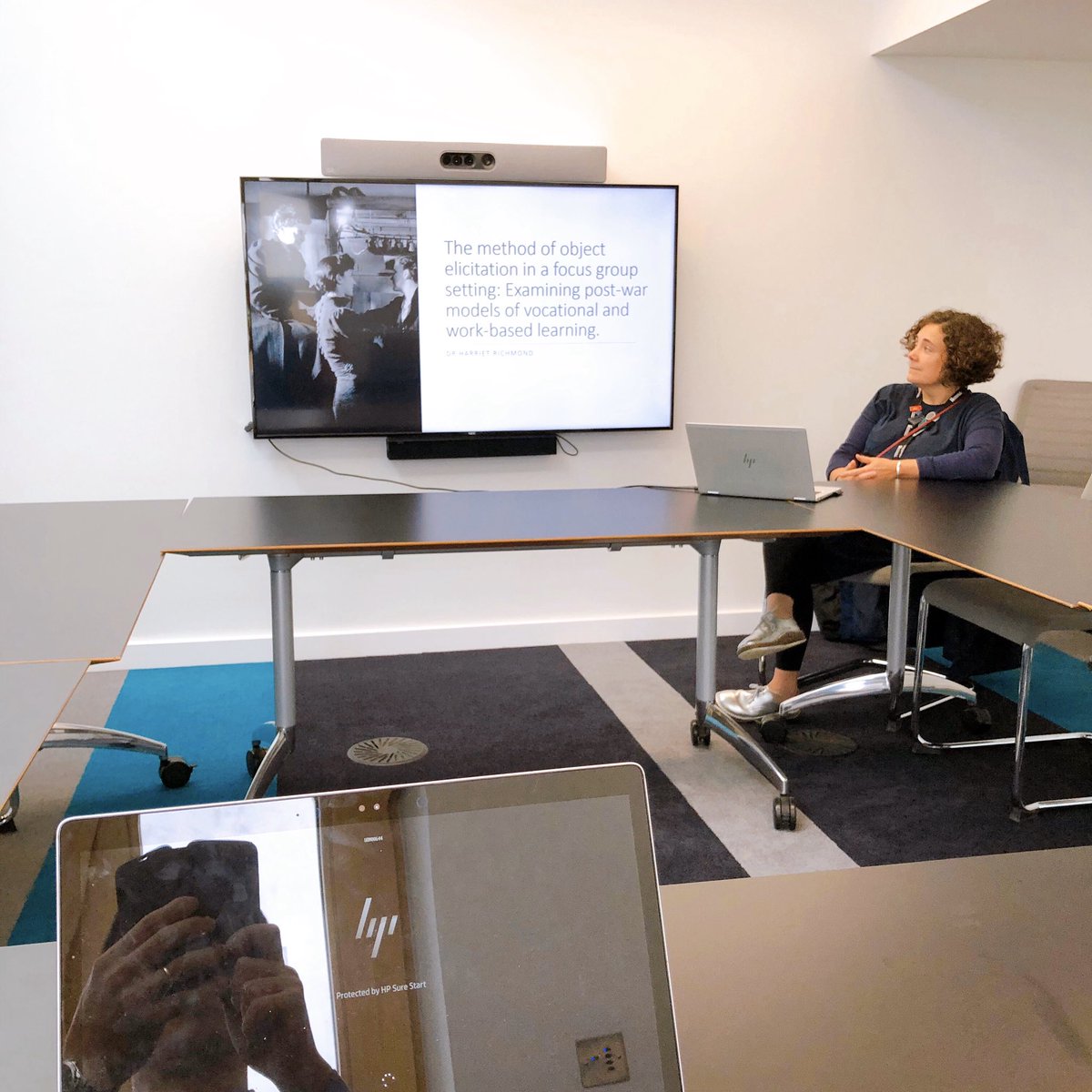 TuanDin17451415's tweet photo. Another interesting #FBLResearch seminar delivered by Dr. @HarrietRichmond. We also have interesting discussions regarding using objects in focus group to get more insights of participants' memory and experience :))) #education #theatredesign @HalaMansour @kathy_mortimer https://t.co/FPQw6vQvds