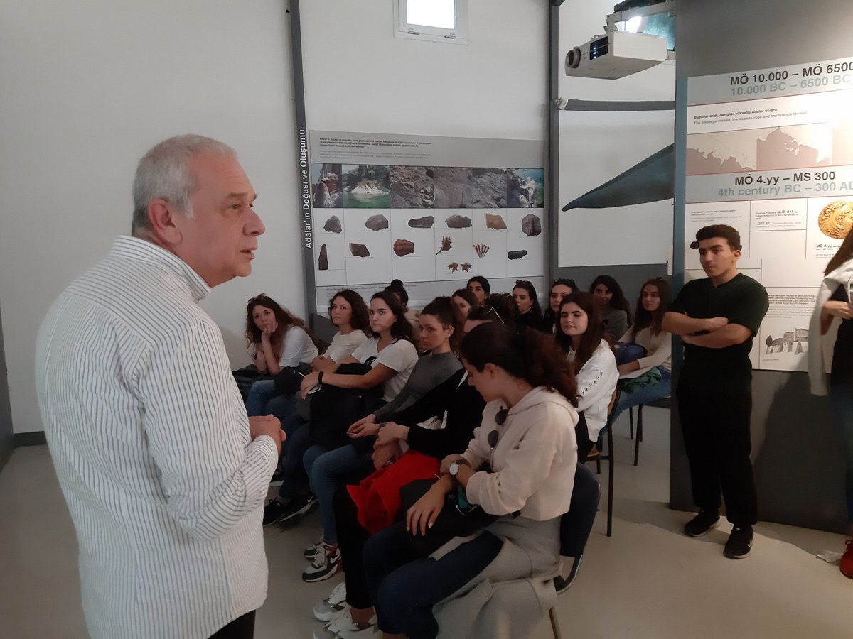 UlasSunata's tweet photo. Adalar Vakfı'ndan Cihan Yigin ile #AdalarMüzesi Adalar tarihine ilişkin bilgiler aldık #SOC2001 #Büyükada #AyaNikola https://t.co/aTneKf8chf