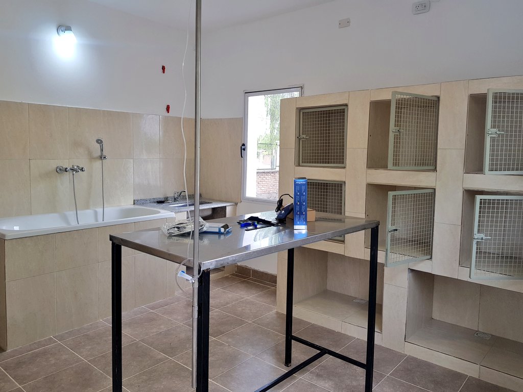 municipalidadlr's tweet photo. El nuevo #CentroAnimal es una institución modelo a nivel regional,desde aquí se podran realizar atención clínica, castraciones, vacunaciones y desparasitaciones de manera gratuita. Un logro importante de la gestión pensando en nuestros animales. https://t.co/VZfH8UBA3B