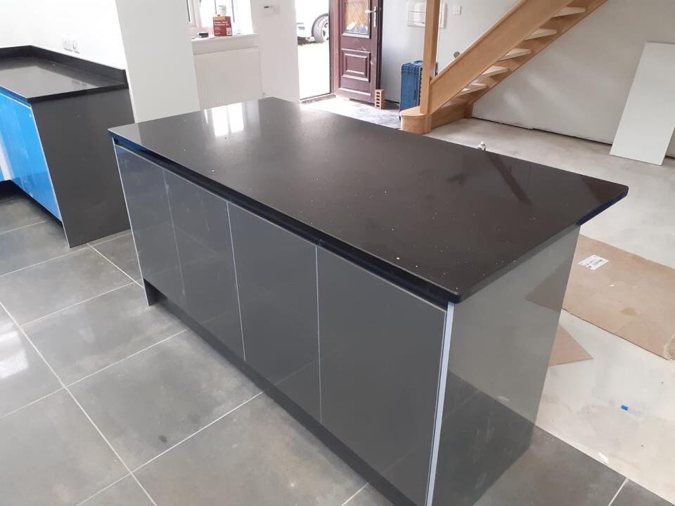 Itastone Black Mirror 30mm Quartz Worktops with 100mm Upstands, Window Cill and Cooker Back Panel😍💎
