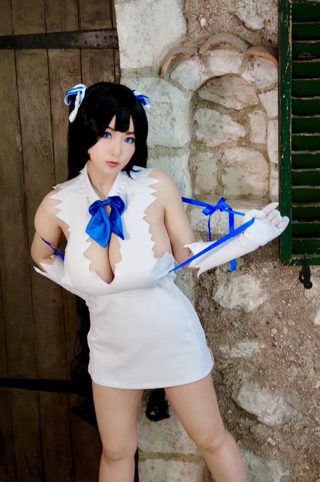 紐をブラの代わりにするのは間違っているだろうか  Is it wrong to use a ribbon as a bra❓ https://t.co/Xr3zkNFJWf