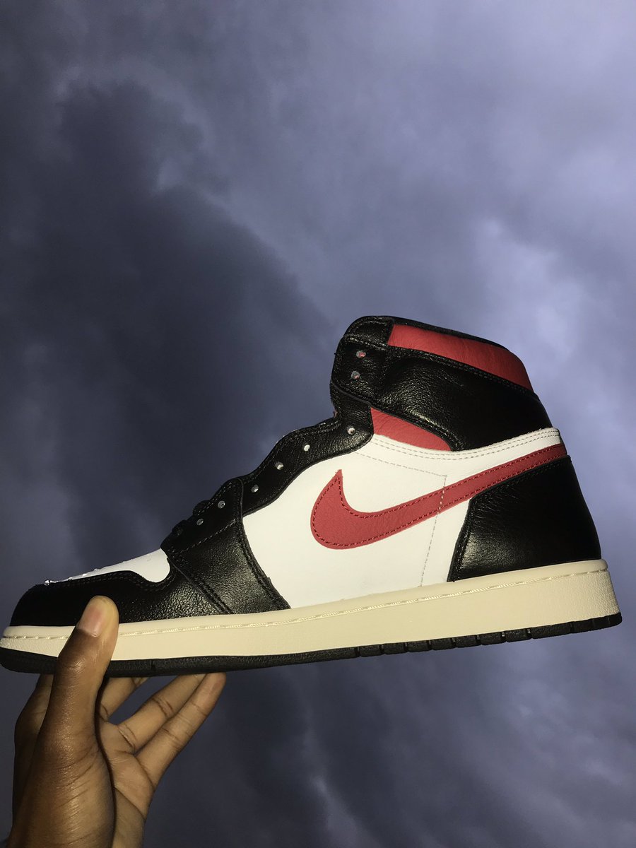 DaShoeCorrespo1's tweet photo. Black Gym Red Size 10 DS OG all $180 #gymred #jordan1’s #Jordansforsale #sneakersforsale #shoesforsale https://t.co/O885IvfM6v