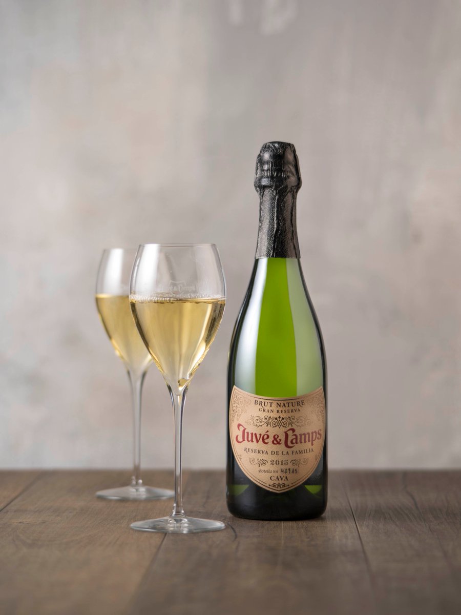 juveycamps's tweet photo. Sabies que el nostre cava Reserva de la Familia, va estar inicialment destinat al consum familiar dels Juvé. Va ser al 1976 quan es va començar a comercialitzar, sent avui dia el cava més representatiu del nostre celler.

#JuvéStories https://t.co/wzGkxagLu1