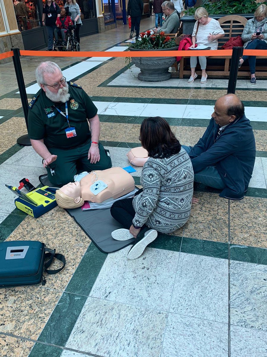 defibshop's tweet image. So far, so good! We’ve trained 250 people in effective #CPR and #defibrillation @intuTrafford with @NWAmbulance for #RestartAHeartDay. Come and see us to learn how to #SaveALife.