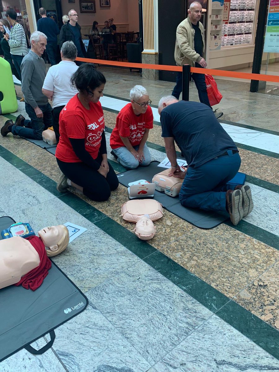 defibshop's tweet image. So far, so good! We’ve trained 250 people in effective #CPR and #defibrillation @intuTrafford with @NWAmbulance for #RestartAHeartDay. Come and see us to learn how to #SaveALife.