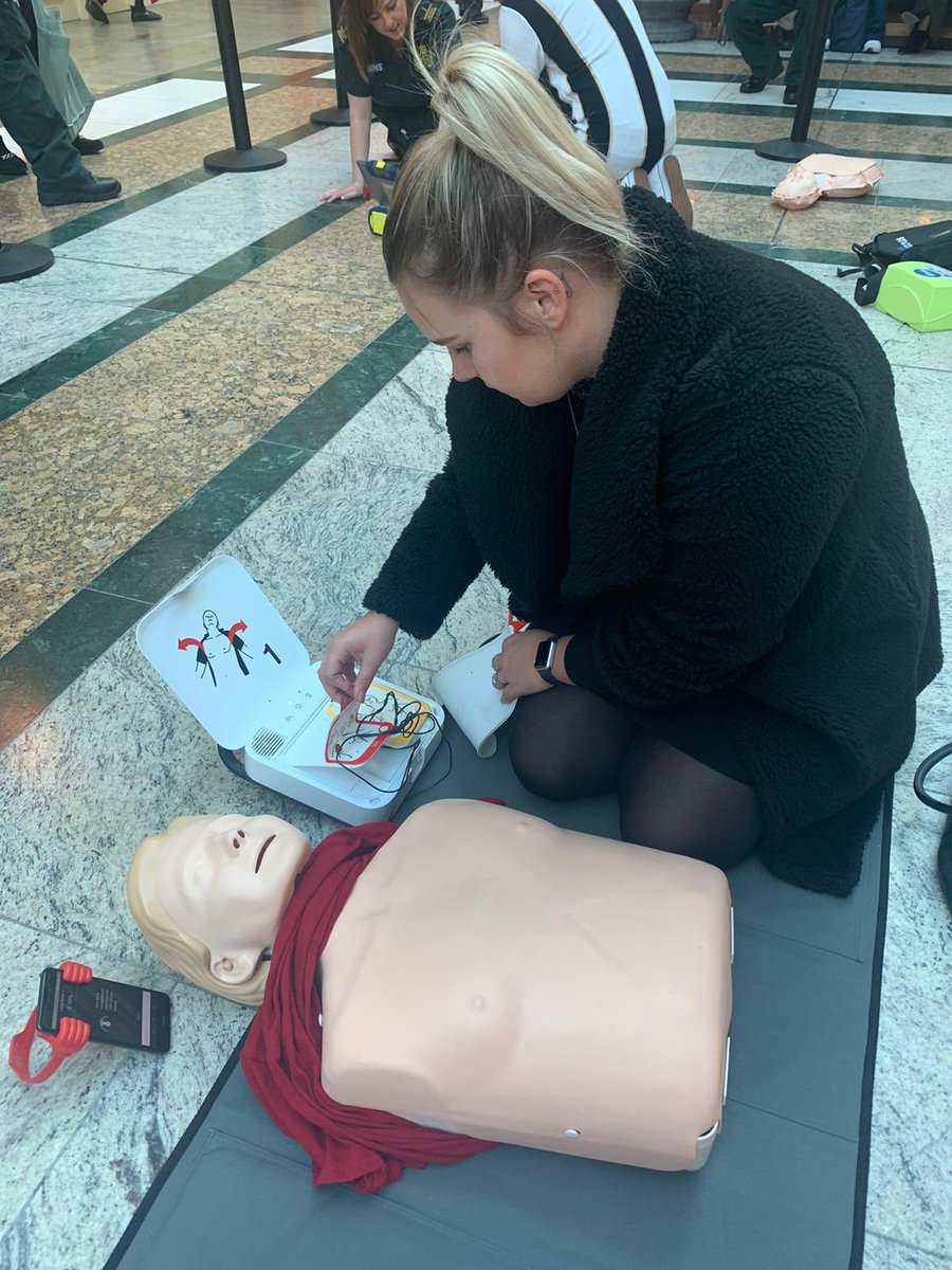 defibshop's tweet image. So far, so good! We’ve trained 250 people in effective #CPR and #defibrillation @intuTrafford with @NWAmbulance for #RestartAHeartDay. Come and see us to learn how to #SaveALife.