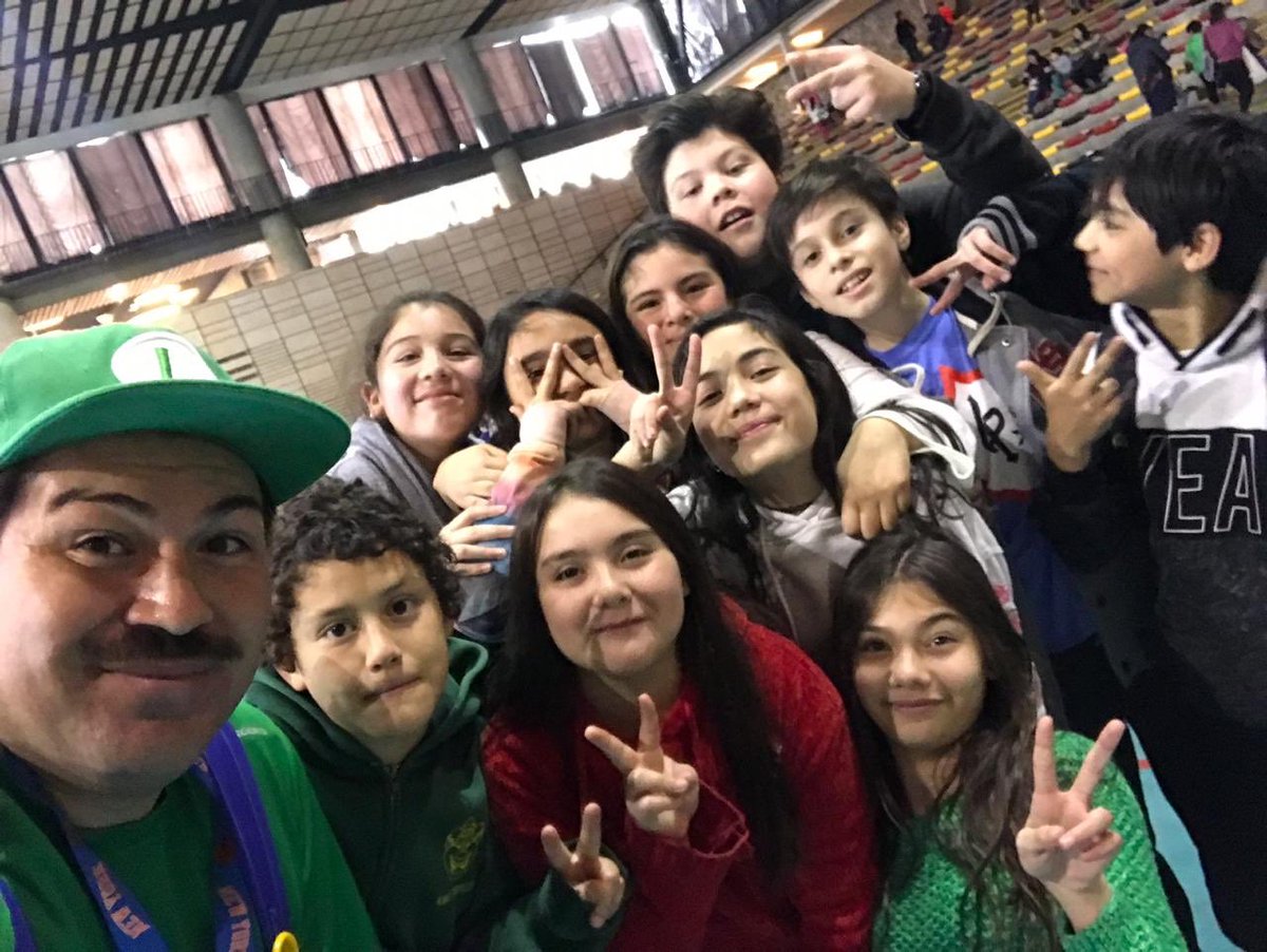 SuperFundacion's tweet photo. Feliz día a todos los profesores! En especial a nuestros voluntarios y fundador quienes con su cariño y dedicación nos enseñan a que la educación es algo más que solo enseñar! Gracias por entregarlo todo! #felizdiadelprofesor #FundacionSuperAmigos https://t.co/3X8YcywkBO