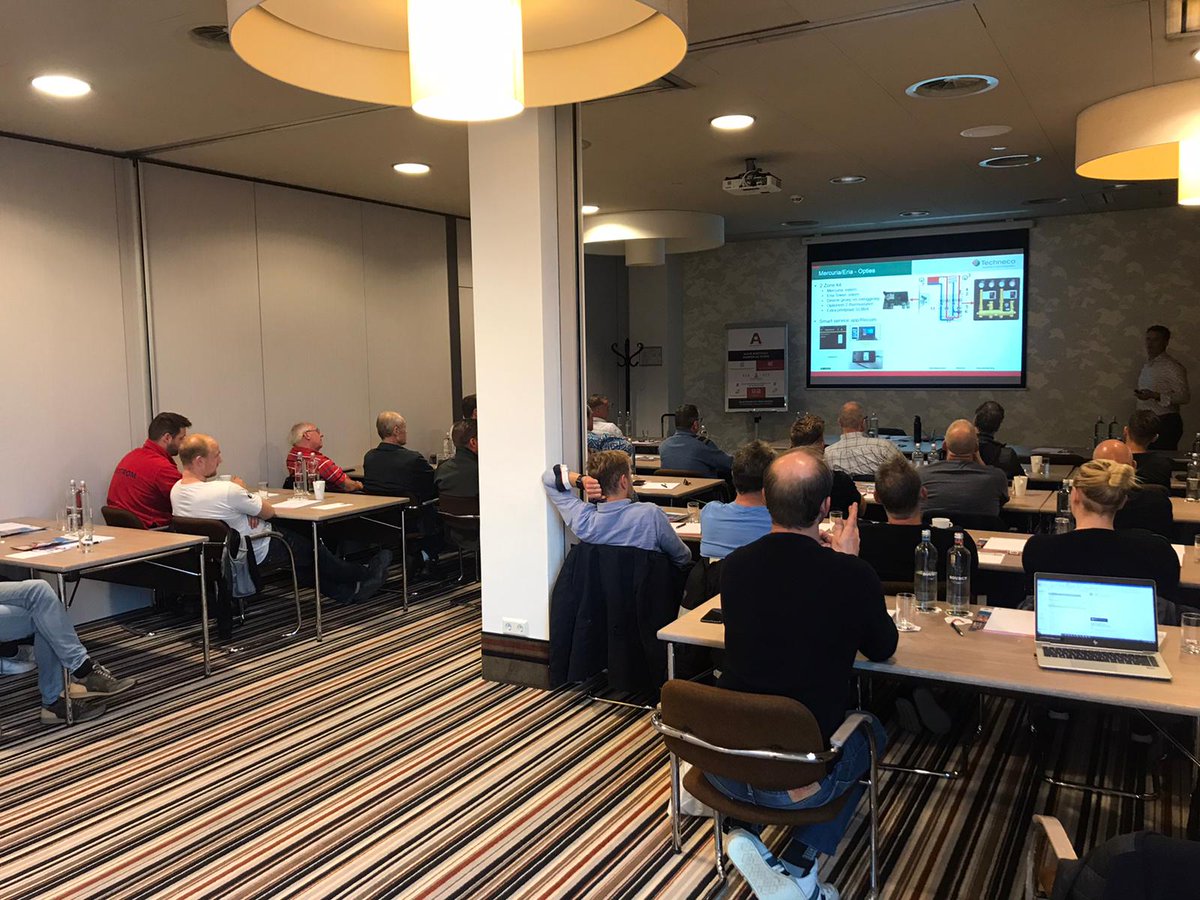 Technecobv's tweet image. Op dit moment is er een Mercuria en Eria Tower training in volle gang. Ook een keer een #training bijwonen? Meld u dan nu aan: techneco.nl/trainingen/ 

#Mercuria #EriaTower #bijleren #Papendrecht