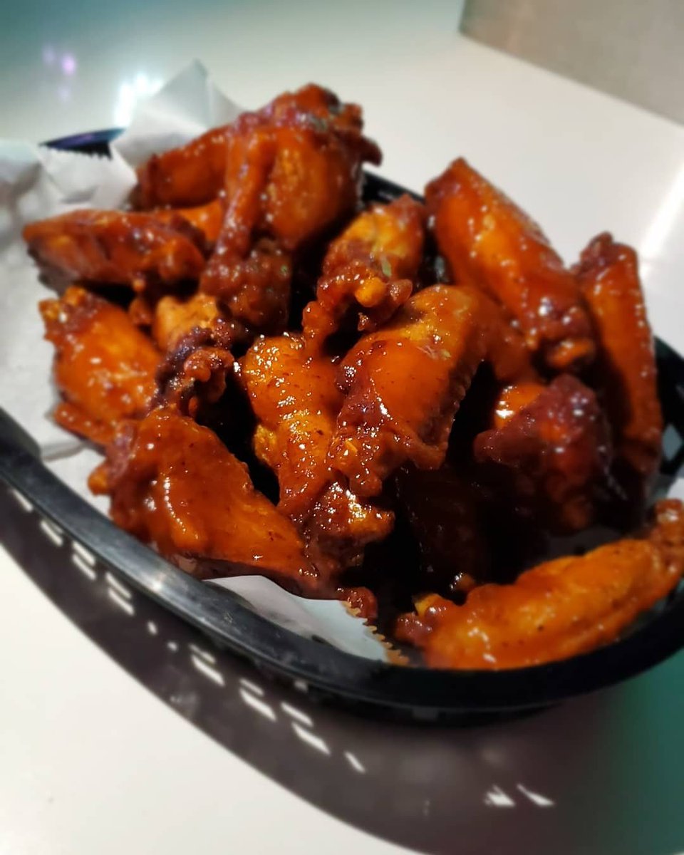 GraneroChicago's tweet photo. Today is Wangsday!!! .75 Cent Wings #chickenwings #chicago #logansquare https://t.co/k9m79Wihkx https://t.co/g9HEUCuTdS