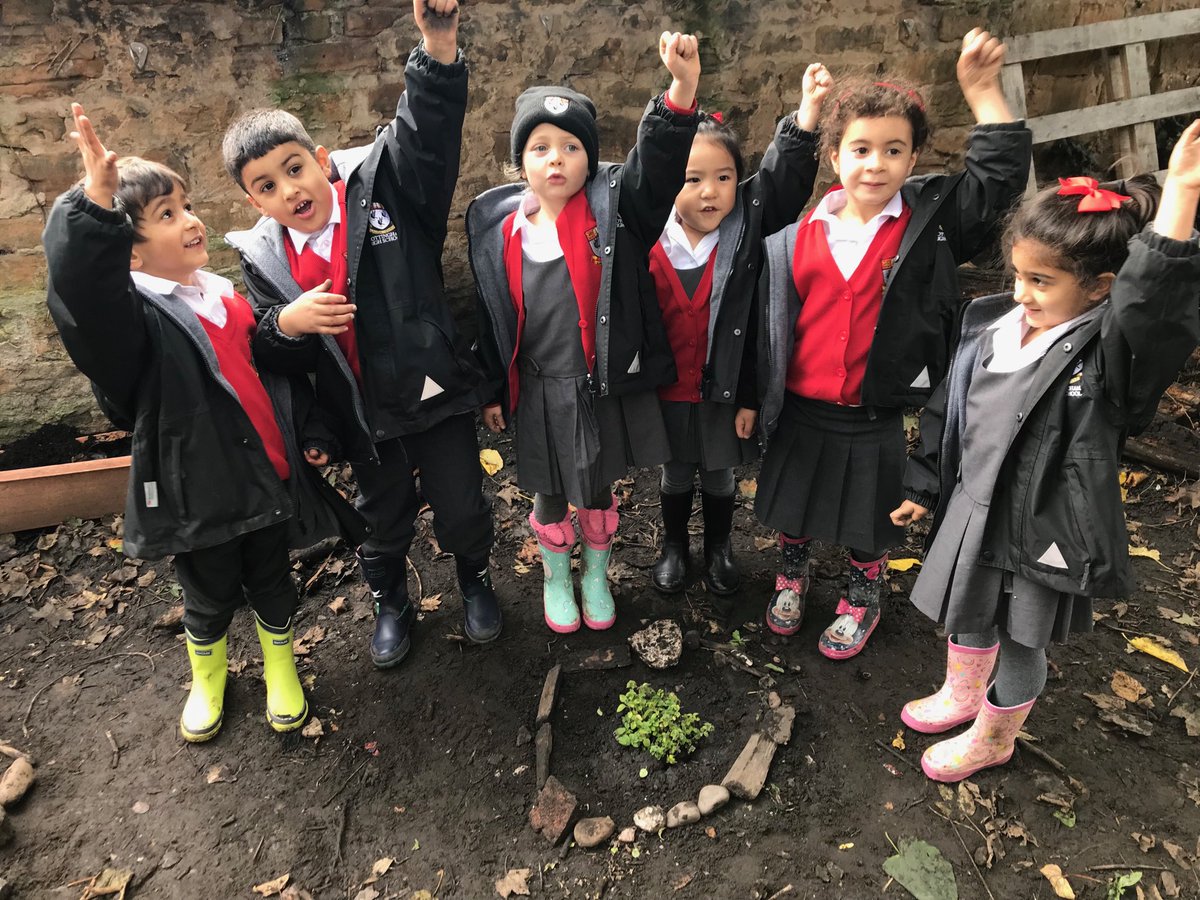 NottsHighIJS's tweet image. RM and RT have been busy planting new life in the outdoor classroom this afternoon! #futureweek #somuchmore