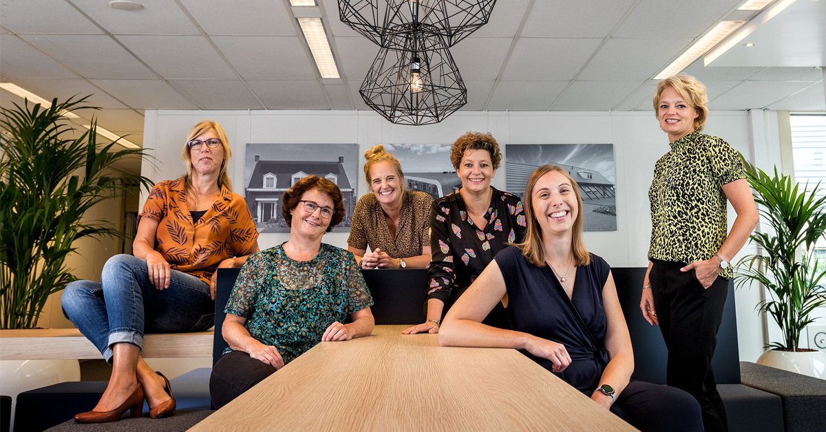 BMI Group kiest voor een geïntegreerde marktbewerking voor hellende en platte daken in de Benelux. De vernieuwde marketingafdeling overziet de totale markt voor België en Nederland. 

Lees hier het volledige persbericht: bit.ly/33BRpbW