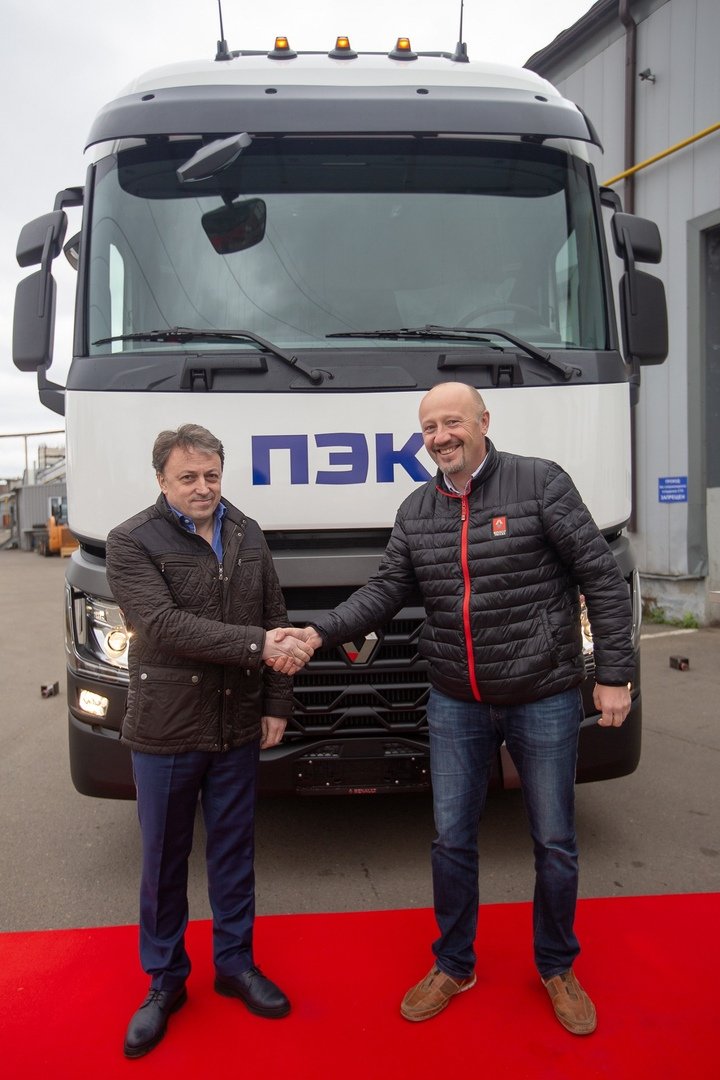 RenaultTrucksRu's tweet photo. 15 октября на авторизованной сервисной станции «Восток Трак Сервис» в Люберцах состоялась передача 100-го грузовика Renault в парк компании «Авто-ПЭК». #RenaultTrucks #trucks #renaulttrucksrussia https://t.co/vxctdqp5DL