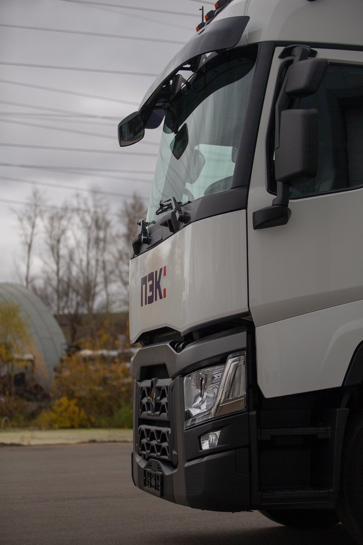 RenaultTrucksRu's tweet photo. 15 октября на авторизованной сервисной станции «Восток Трак Сервис» в Люберцах состоялась передача 100-го грузовика Renault в парк компании «Авто-ПЭК». #RenaultTrucks #trucks #renaulttrucksrussia https://t.co/vxctdqp5DL