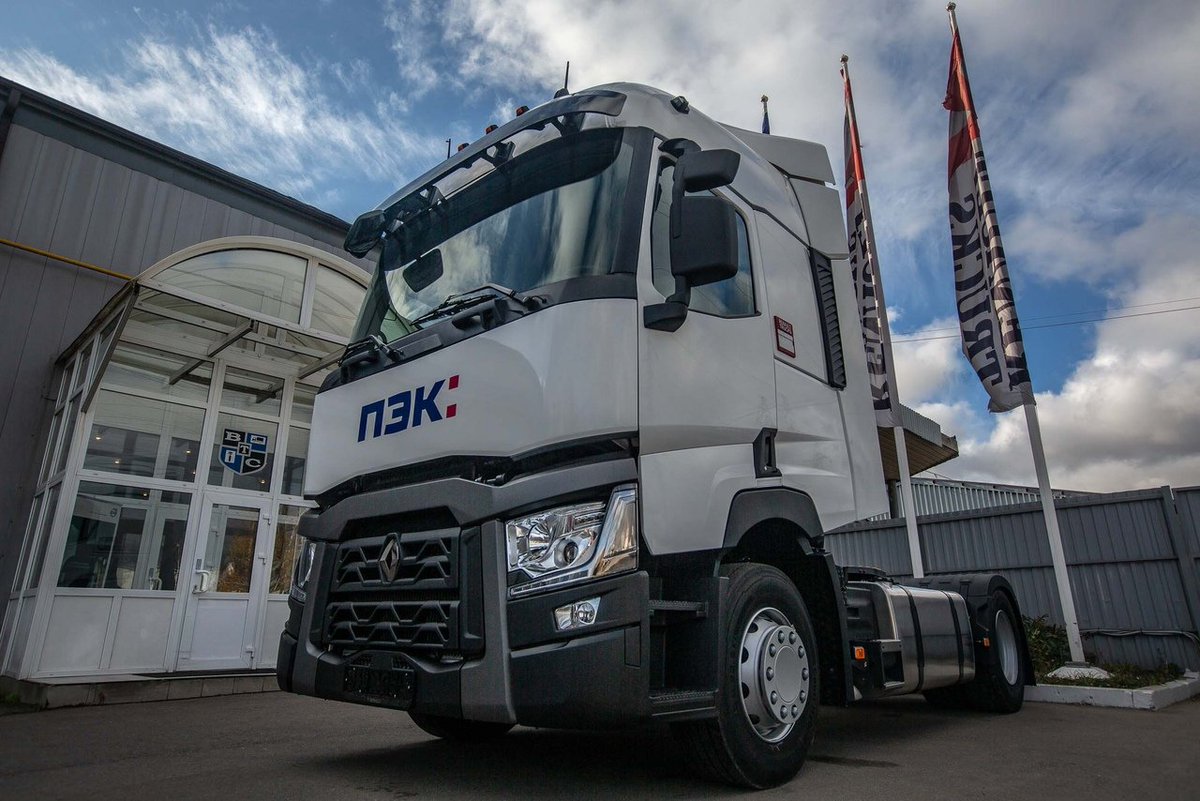 RenaultTrucksRu's tweet photo. 15 октября на авторизованной сервисной станции «Восток Трак Сервис» в Люберцах состоялась передача 100-го грузовика Renault в парк компании «Авто-ПЭК». #RenaultTrucks #trucks #renaulttrucksrussia https://t.co/vxctdqp5DL