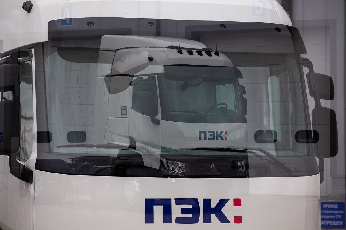 RenaultTrucksRu's tweet photo. 15 октября на авторизованной сервисной станции «Восток Трак Сервис» в Люберцах состоялась передача 100-го грузовика Renault в парк компании «Авто-ПЭК». #RenaultTrucks #trucks #renaulttrucksrussia https://t.co/vxctdqp5DL