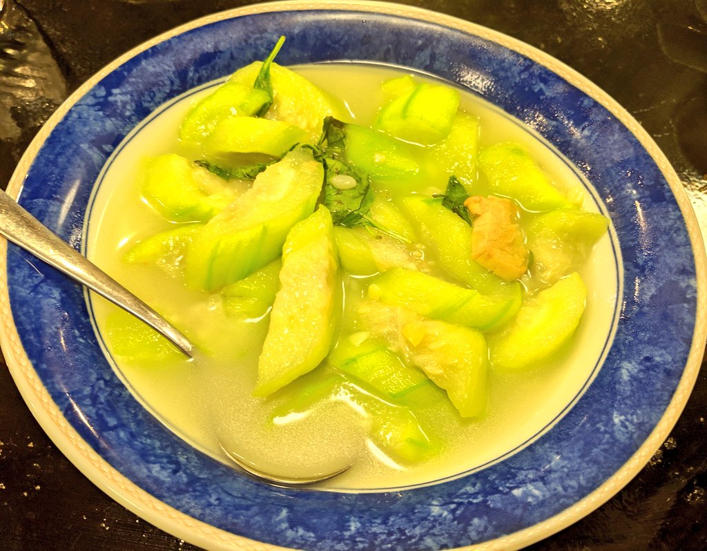鈴木雅人 御徒町の台湾料理 新竹でヘチマのスープ煮 ヘチマをひさしぶりに食べられてうれしい