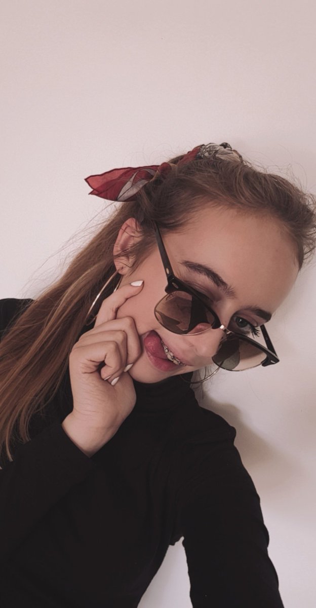 mathilde_bgrnd's tweet photo. J'aimerais, mais teeeeellement aller aux NRJ Music Awards, en plus si je pouvais sortir de ma campagne complètement paumée pour aller à Cannes, ça serait vraiment un rêve!👌
@cauetofficiel @NRJhitmusiconly
#EnModeMagicNRJAvecAfflelou
#MagicNMA https://t.co/AEoCABnuHQ