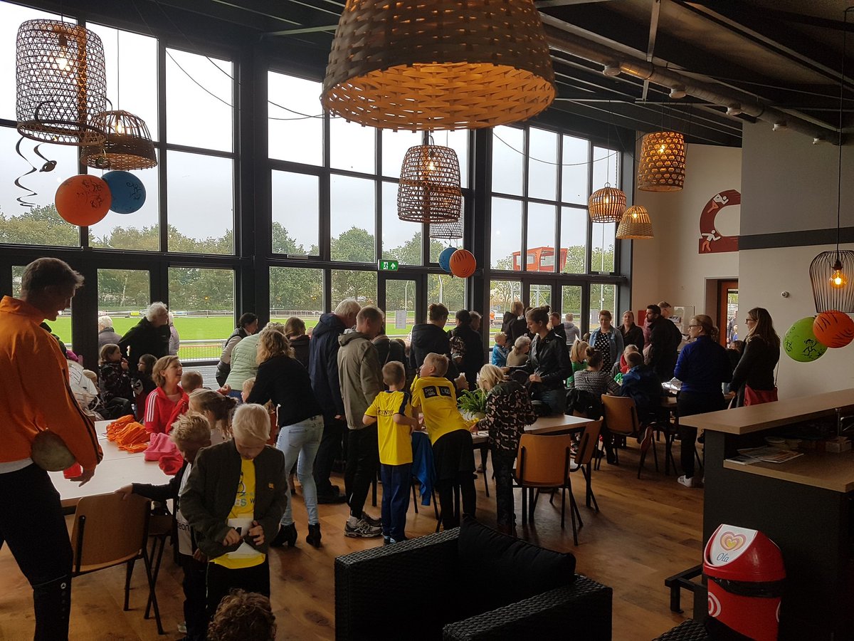 Chris_Adema's tweet photo. Klaarrrrrr vooooor de start!!!
Streker Atletiek Vereniging (SAV) Scholierenveldloop 2019 https://t.co/stvcl1z50X