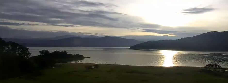 C5Edomex's tweet photo. #FelizMiércoles #ValleDeBravo, iniciamos el día con una temperatura máxima de 22 a 24° y mínima de 8 a 10° Celsius, se pronostica cielo nublado con lluvias fuertes. Recuerda que en la @SS_Edomex estamos para servirte ante cualquier #Emergencia en el 9-1-1 y 089 #DenunciaAnónima https://t.co/rxmgy4d3hq