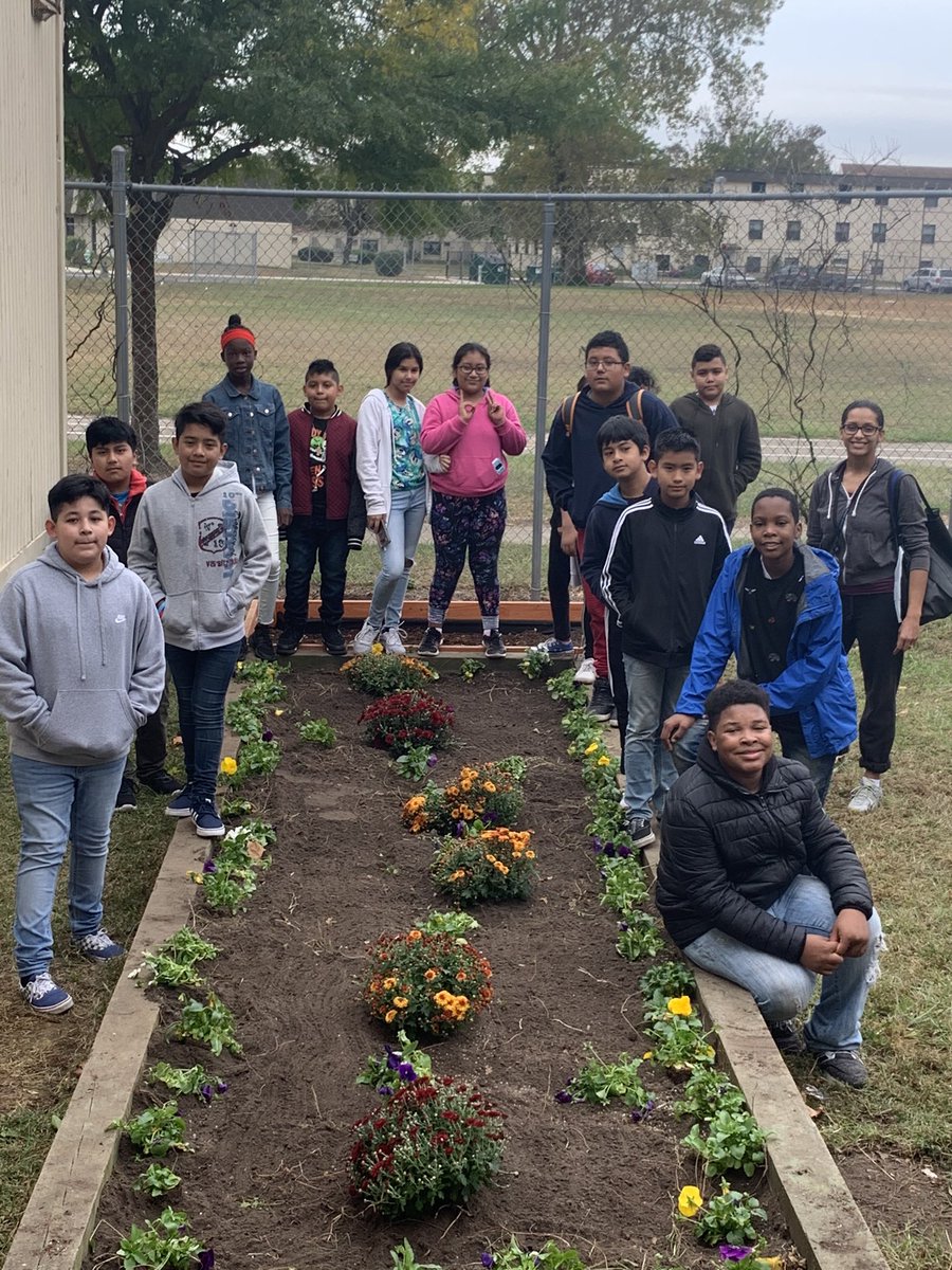 @Ms_NHayesMLK and her GARDEN!!! 

BEAUTIFUL!!!! 

Great job representing #DMLKMS ! 

 #APSDVISION2020 

#THEMLKWAYALLDAYEVERYDAY 

#PerformancePassionPurpose    @APSuperGray <a href="/Asbury_ParkSD/">Asbury Park Schools</a> @APDirCI_ERuiz