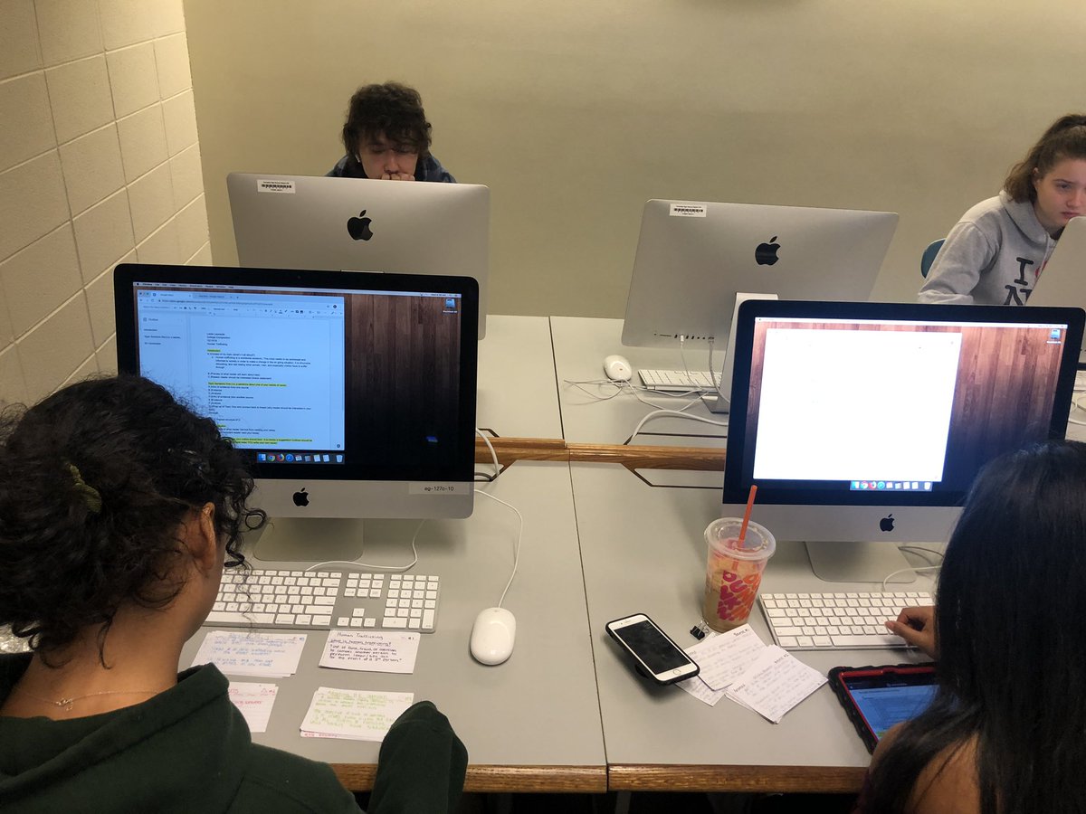 EG_Keeley's tweet photo. #DualCredit #Comp101 students using research cards to build out body paragraphs for their informative essays... trying to break free from the #FiveParagraphEssay ! Thanks for the awesome idea, @MikuzisEG ! @ElkGrove_HS https://t.co/LeXXp5N7ym