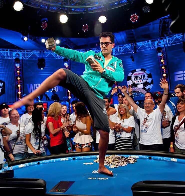 jetonsethommes's tweet photo. [ #VINTAGE ] Antonio Esfandiari, en 2012, après sa victoire sur le One Drop des #WSOP pour 18 millions de dollars de gains !
#poker #LasVegas #OneDrop #Esfandiari https://t.co/jW1hGTkFOx
