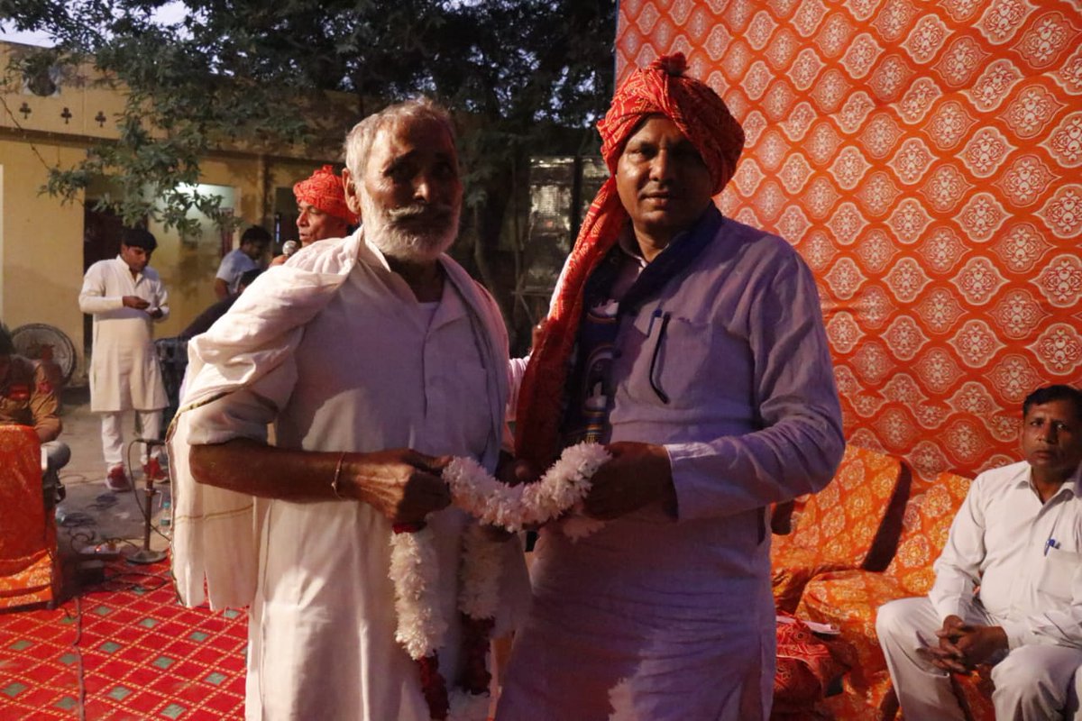 SurenderVashis9's tweet photo. मलेरना गांव में जनसंपर्क के दौरान मिला अपार जनसमर्थन सभी से 21 अक्टूबर को हाथी के सामने वाला बटन दबा कर स्वयं को भारी मतो से विजयी बनाने के लिए की अपील एवं हर समाज के लिए किया जायेगा काम
#BSP #Prithla #Faridabad #Haryana #MLA #HaryanaElection2019 https://t.co/1BPZ42iHZV