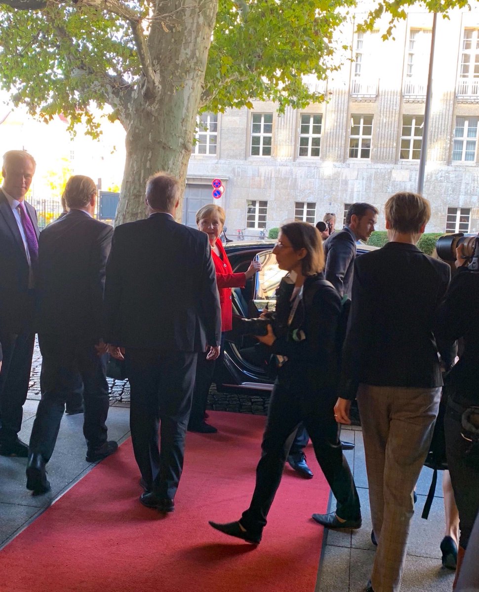 INTRANAV's tweet image. Great start of Deutscher Maschinenbau-Gipfel yesterday in Berlin with Angela Merkel! We take many new contacts and lots of input of #5G, #Blockchain and #Logistic40 with us!

#logistic #UWB #MBGipfel #FabrikderZukunft #mechanicalengineering #automation #IoT