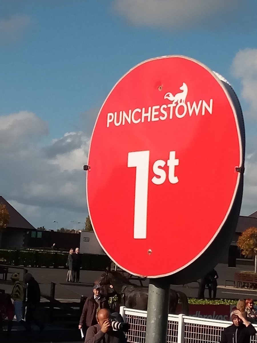 JoeSeward1's tweet photo. Superb form of @tuvastables continues as #BeaconEdge lands the @BangorRaces Maiden hurdle under @rachaelblackmor
I think the winner would have won even if #TheVeryMan stayed up
The winner was @NRichardsRacing won a bumper @ayrracecourse before joining Noel Meade
#Punchestown https://t.co/ugfWitmTwf