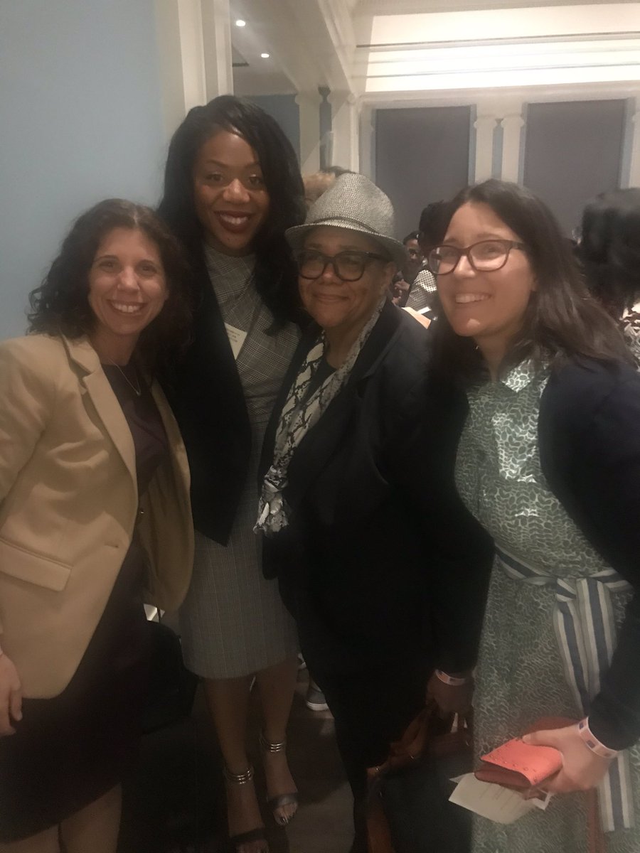 ksautner's tweet photo. This was also fun last night. Love how amazing storytellers like Lonnie Bunch @SmithsonianSec bring out all your favorite people. @cherrigregg #VChapmanSmith #BethTinker @AmRevMuseum https://t.co/LJFMs2LjCd
