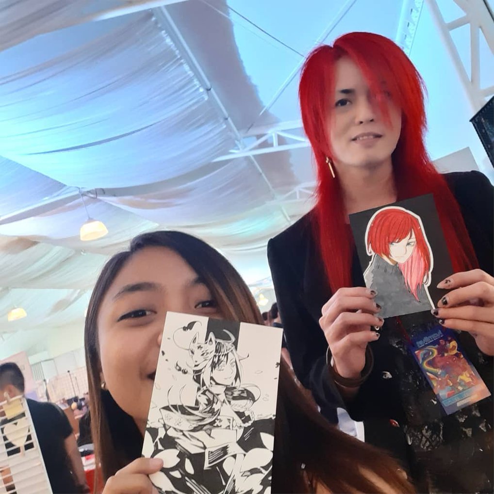 Art trade with @loliiyanii during last weekend's komiket!

She drew my OC, Rad, and I drew her KNY OC!

( ' ∇ ` )ノ ♡ 