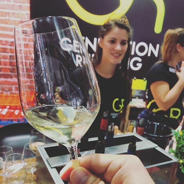 christiansoeder's tweet photo. #GenerationRiesling auf der Frankfurter Buchmesse. #fbm19 https://t.co/0omcMYqFlr