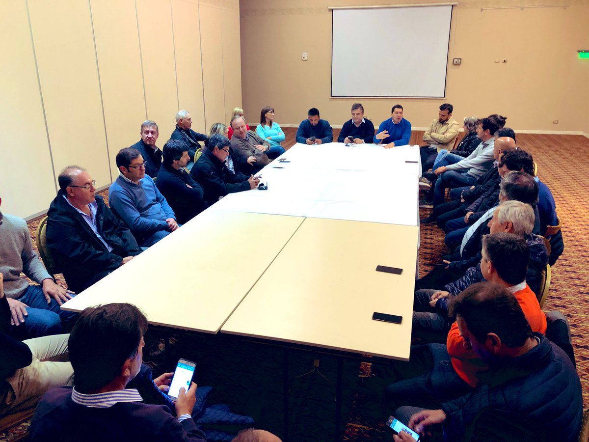 Junto con los candidatos a Dip de <a href="/juntoscambioar/">JxC Juntos por el Cambio</a> <a href="/marioraulnegri/">Mario Raúl Negri</a> <a href="/VHRomeroV/">Hugo Romero</a> , <a href="/ljuez/">Luis Juez</a> y todos los @IntendentesUCR esperamos a <a href="/mauriciomacri/">Mauricio Macri</a> para visitar a los vecinos del sur de Cba para hablar de ntro futuro. Uno que nos encuentre unidos como argentinos. El 27 #LaDamosVuelta