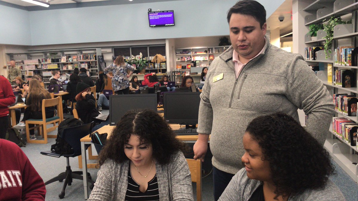 GIPublicSchools's tweet photo. GISH seniors are literally applying to college right in front of us! This table is applying to @UNKearney right now. SO COOL! https://t.co/PXu2FYc5oT